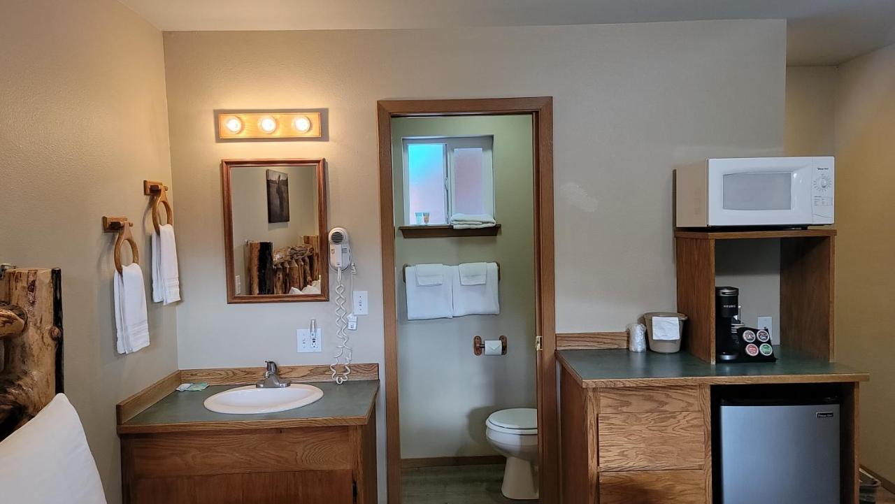 Riverfront Motel & Cabins Thompson Falls Bagian luar foto
