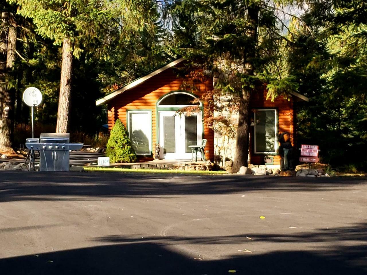 Riverfront Motel & Cabins Thompson Falls Bagian luar foto